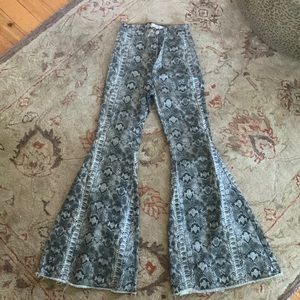 Free People SIZE 29 flare jeans with raw frayed edges.